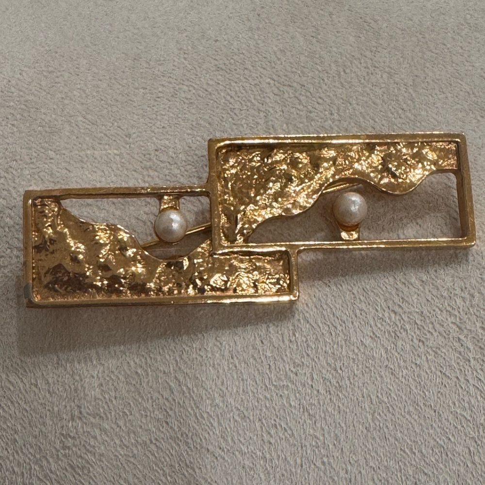 Vintage Darveau Quebec Brutalist Modernist Brooch GP faux pearl 70’s